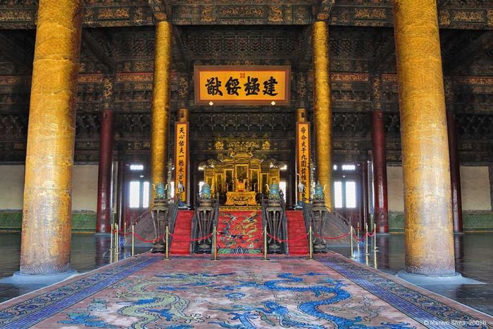 06supremehallthrone_4693